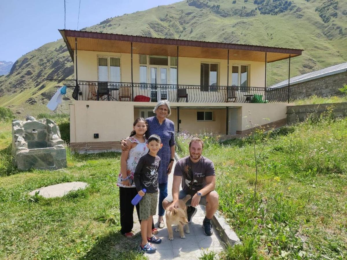 Cozy Hotel Kazbegi Exterior photo